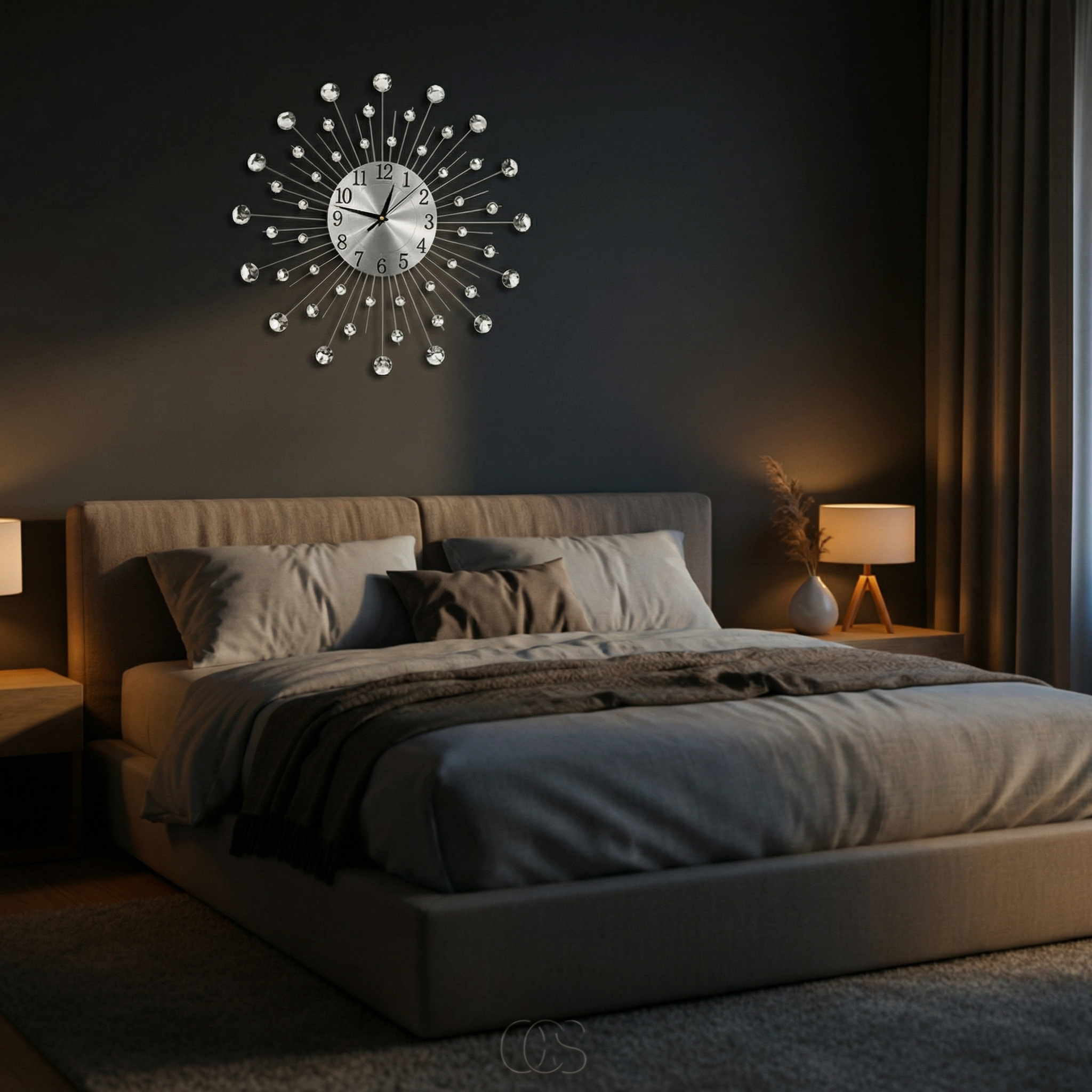 Moderne Wanduhr mit Kristallakzenten – Silbernes Design
